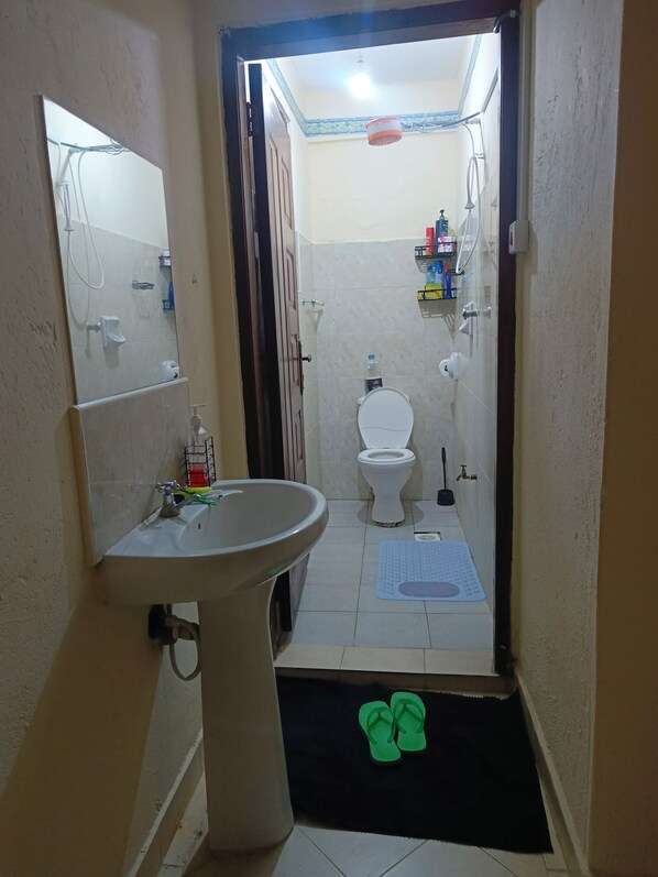 Bathroom - Charming 1-bedroom building in enjoyable Diani Beach location (Diani Beach)
