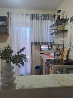 Private kitchen - Charming 1-bedroom building in enjoyable Diani Beach location (Diani Beach)