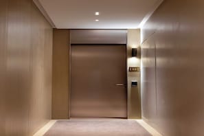 A modern elevator with a metallic finish, a visible floor number, and a small illuminated panel on the wall. - Luxurious suite - AC- 2P- Madeleine/Saint Honore (Paris)