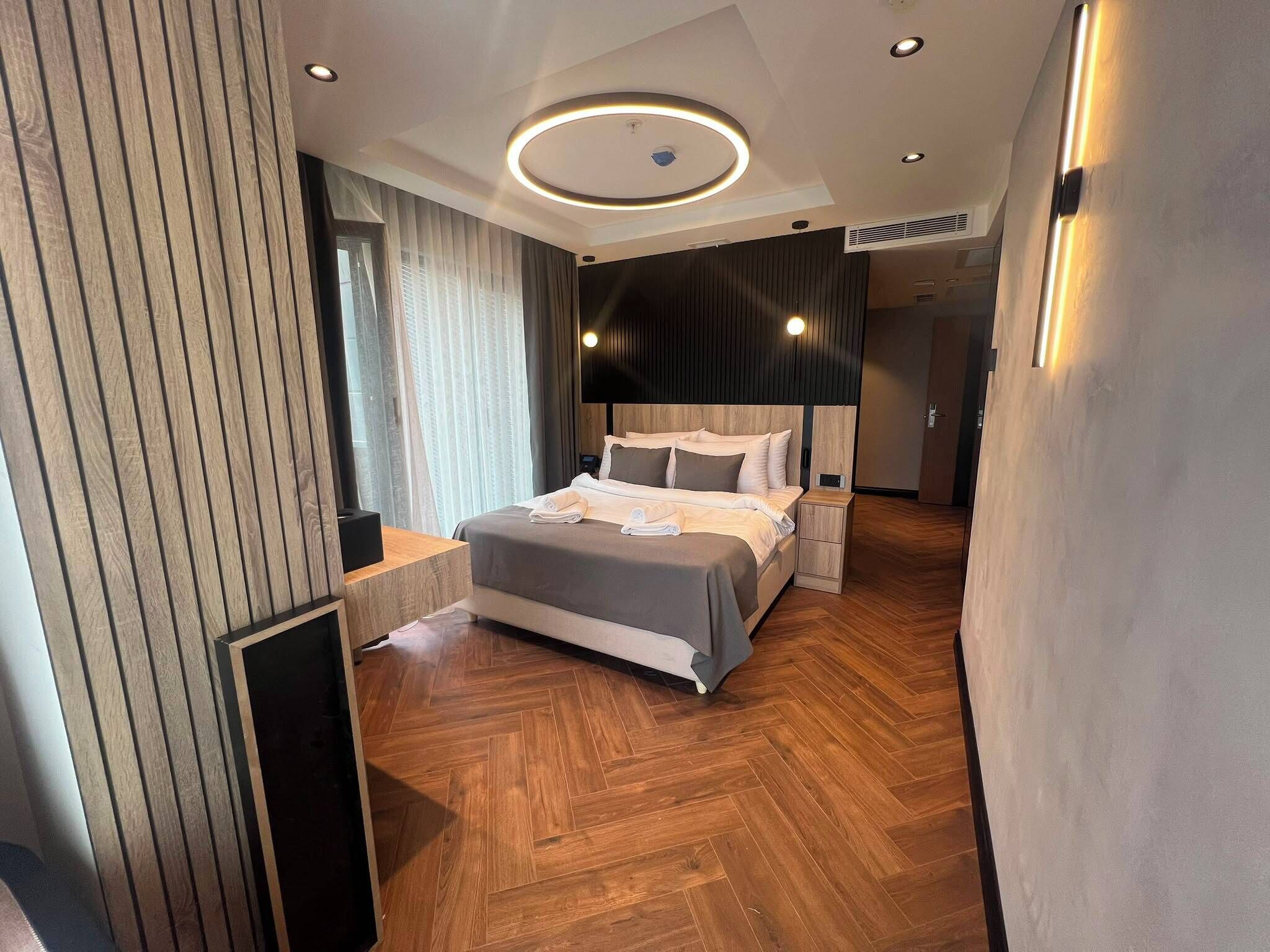 Luxury Suite, Sea View | Desk, laptop workspace, free WiFi