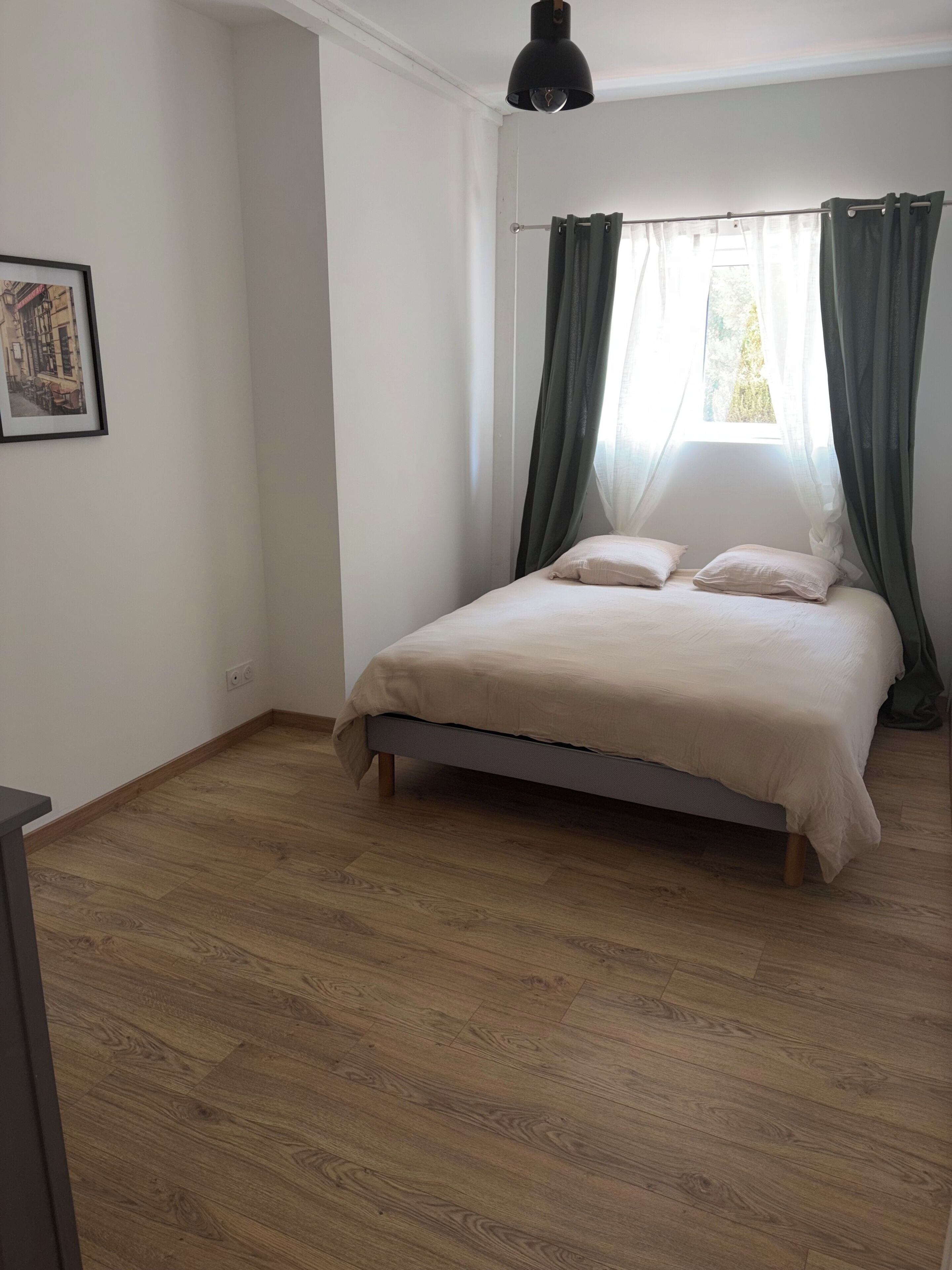 5 bedrooms, bed sheets