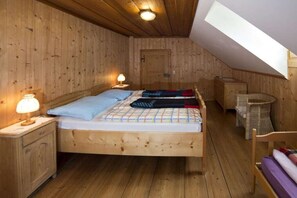 Bügeleisen/Bügelbrett, kostenloses WLAN, Bettwäsche