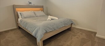 The Grove House -Ideal for Families & large groups