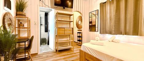 1 habitación, tabla de planchar con plancha, wifi y ropa de cama
