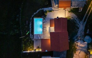 An aerial view of a property with a swimming pool, a covered patio, and a red-roofed building. - Nice home in Cista velika (Cista velika)