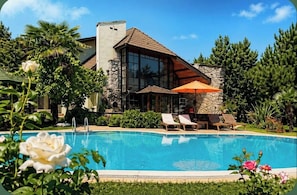 Maison, 5 chambres, accessible aux personnes à mobilité réduite, fumeurs | Piscine | Piscine extérieure