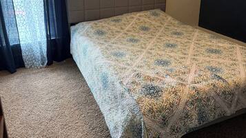 4 bedrooms, WiFi (free), bed sheets
