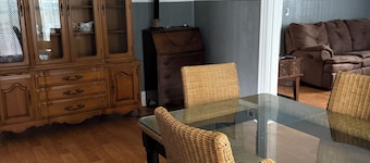 Charming 4-bedroom house in Warren perfect for your getaway