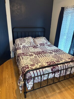 4 bedrooms, WiFi (free), bed sheets