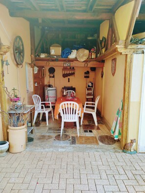 Outdoor dining - Vrbo Property (Cernay)