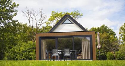 The Palthe Premium bungalow has been recently fully renovated and features a stylish, modern interior. It offers all the comfort for 6 people, surrounded by nature, with a lovely terrace to relax outdoors.