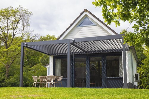 The Palthe Premium bungalow has been recently fully renovated and features a stylish, modern interior. It offers all the comfort for 4 people, surrounded by nature, with a lovely terrace to relax outdoors.