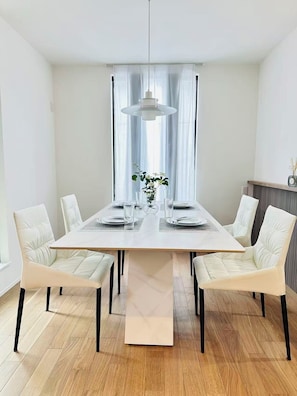 Dining - 130sqm Brand-New Terrace Home · 2 Parking & Baths · 5min Shinjuku & 7min Shibuya (Shibuya)