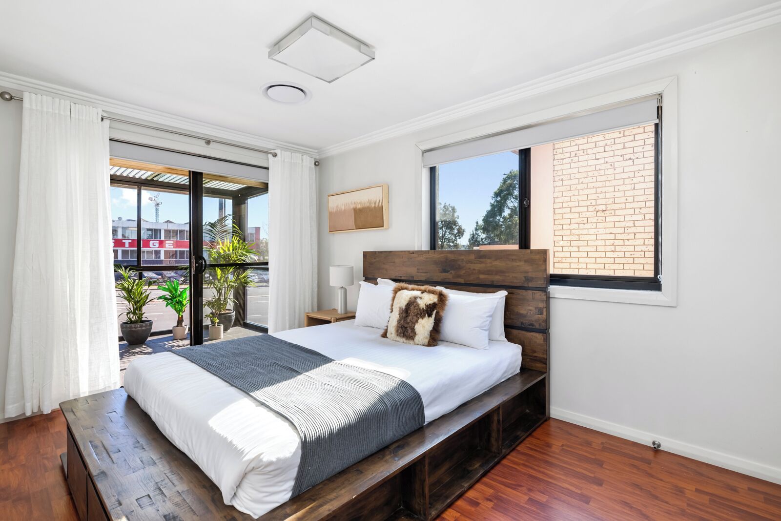 4 bedrooms, desk, iron/ironing board, WiFi