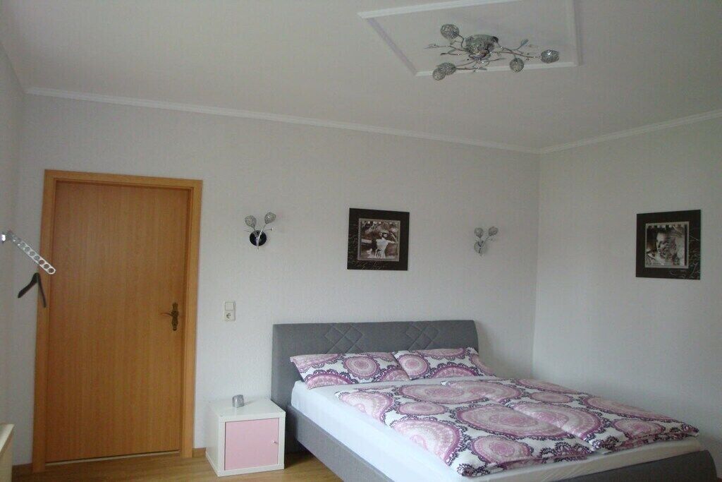 2 bedrooms, WiFi (free), bed sheets