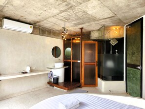 Deluxe Room, Bay View | Bathroom | Hair dryer, towels, soap, shampoo - MOD HOTEL CHIANG MAI (Mueang Chiang Mai)