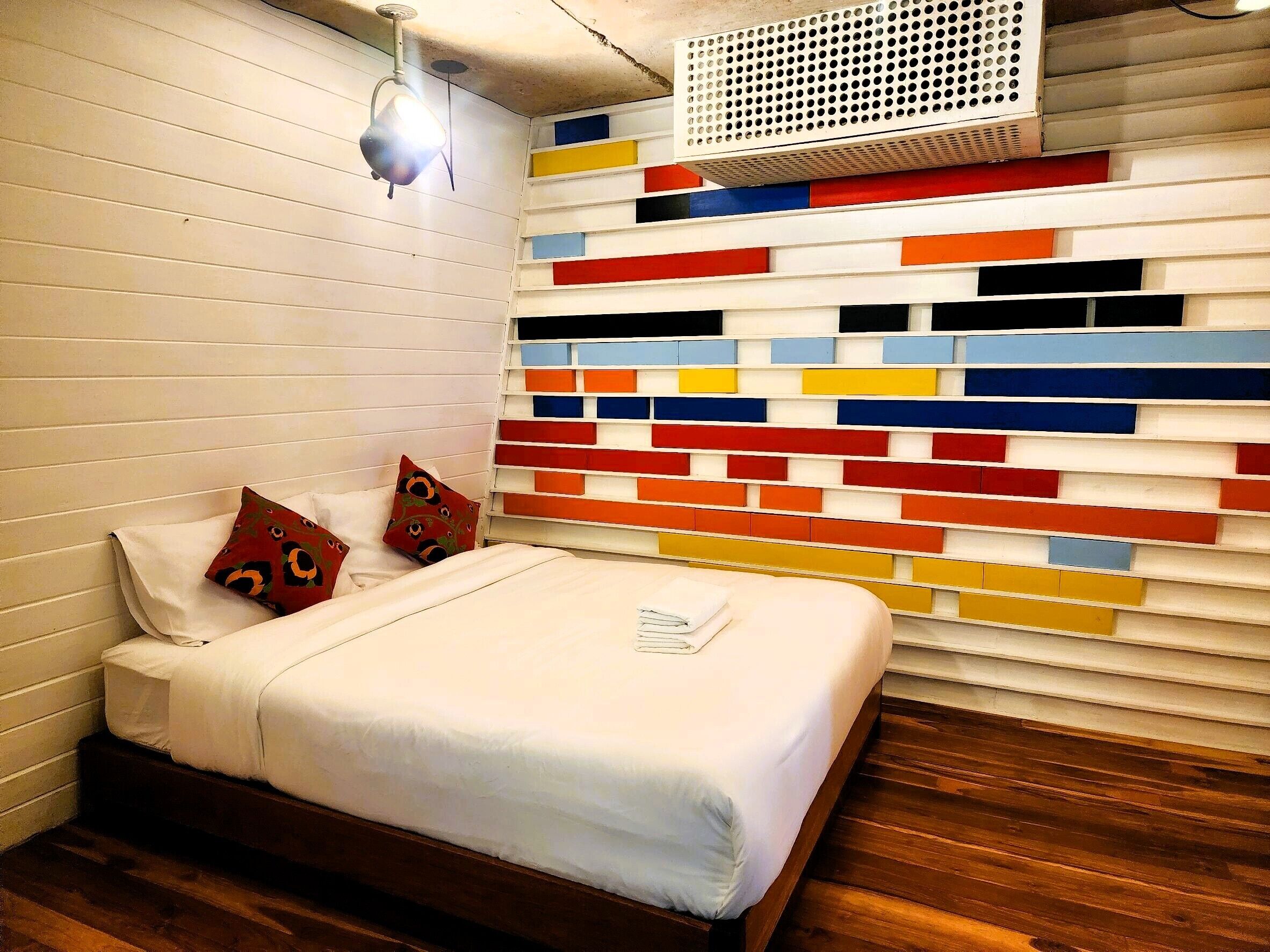 Deluxe Room, City View | Free WiFi, bed sheets