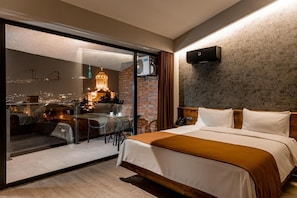 In-room safe, blackout curtains, iron/ironing board (on request) - Ivy Hotel Tbilisi (T'bilisi)
