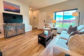 Living area - Modern Teton Valley Townhome w/AC + Garage (Driggs)