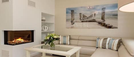 Smart TV, fireplace, stereo