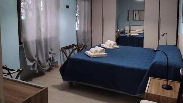 2 chambres, fer et planche à repasser, Wi-Fi gratuit, draps fournis