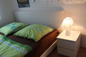 7 bedrooms, desk, iron/ironing board, travel cot