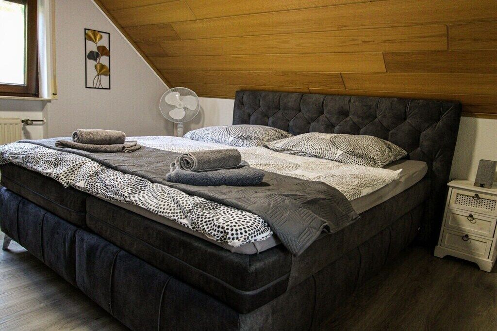 3 bedrooms, iron/ironing board, travel crib, WiFi (free)