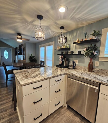 Serene 2-bedroom house with AC in charming Houghton Lake
