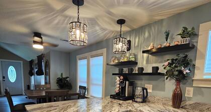 Serene 2-bedroom house with AC in charming Houghton Lake