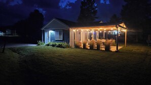 Exterior - Serene 2-bedroom house with AC in charming Houghton Lake (Houghton Lake)