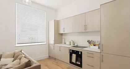Family-Friendly 3BR Home I Parking I Sleeps 5 I Broxburn