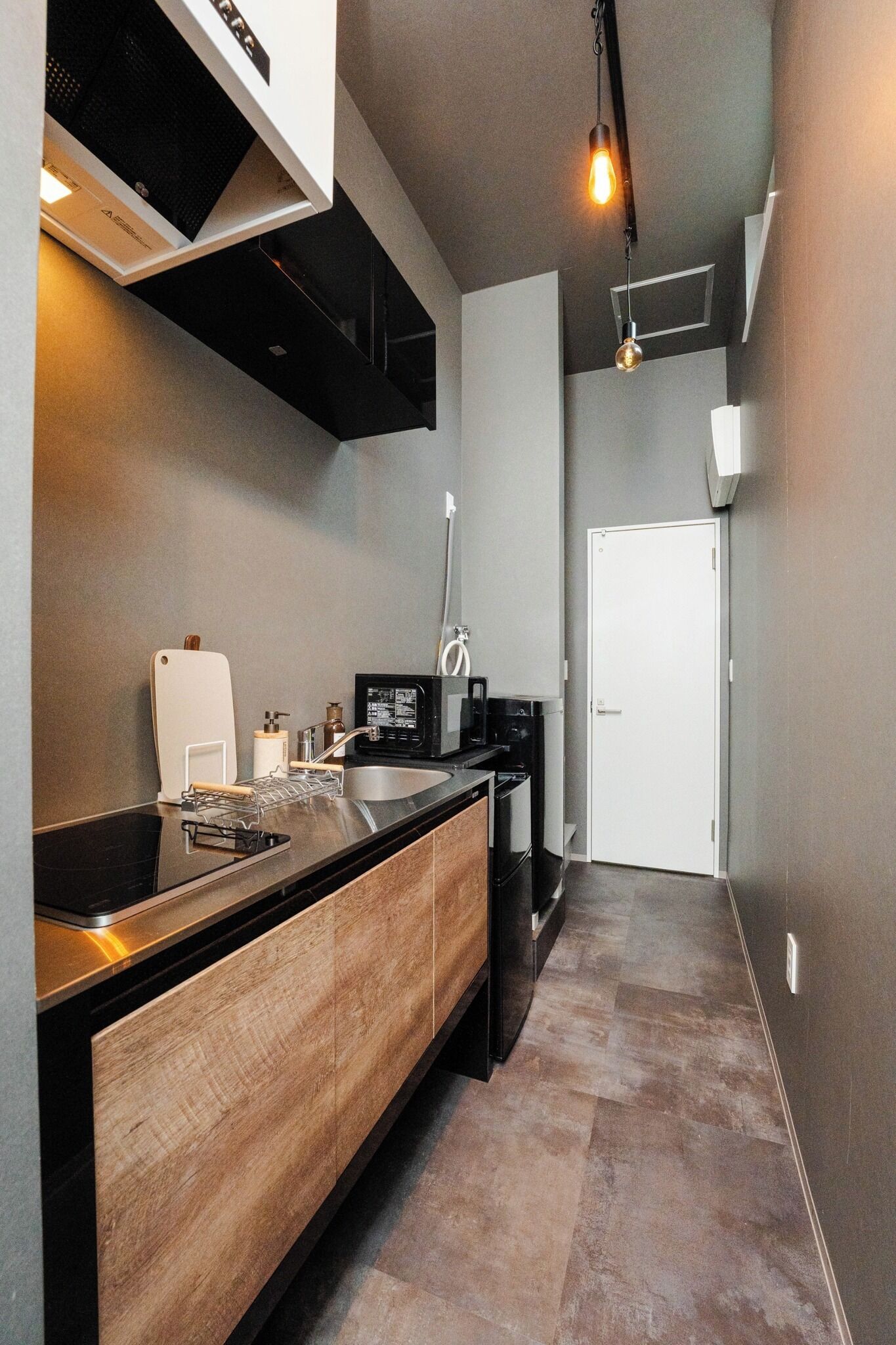 Fridge, microwave, stovetop, cookware/dishes/utensils