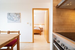 1 Schlafzimmer, Reisekinderbett, kostenloses WLAN, Bettwäsche