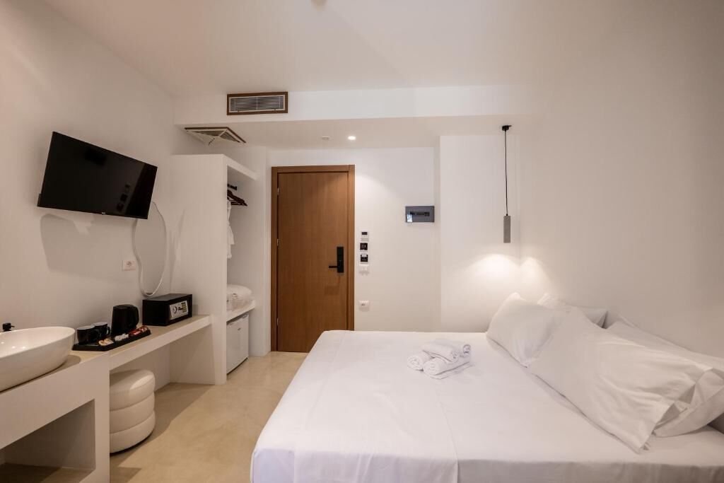 Double Room, Mountain View | WiFi (free), bed sheets