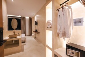 ห้องดีลักซ์ดับเบิล | ห้องน้ำ | ไดร์เป่าผม, เสื้อคลุมอาบน้ำ, ผ้าเช็ดตัว, สบู่