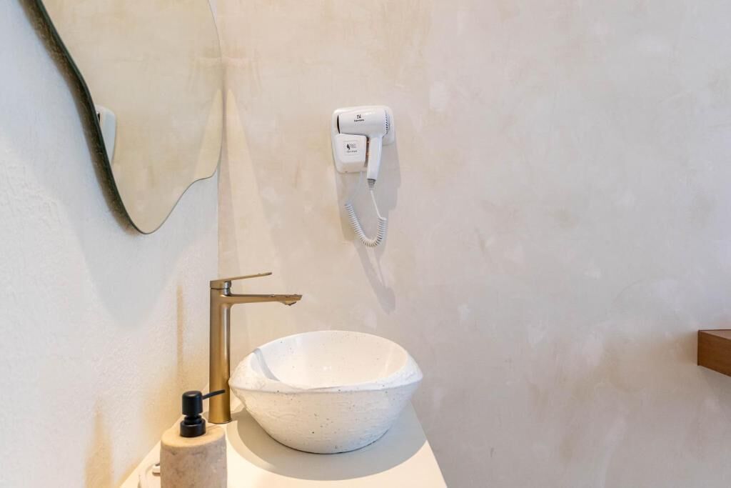 Deluxe Double Room | Bathroom | Hair dryer, bathrobes, towels, soap