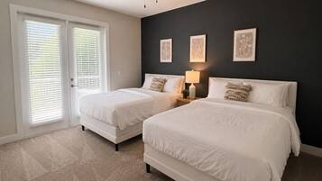 2 bedrooms, desk, iron/ironing board, WiFi