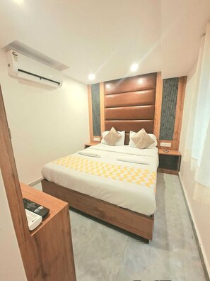 Comfort Double Room | Free WiFi - HOTEL CILANTRO PARK (Mumbai)