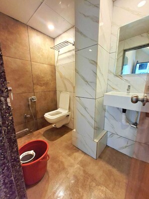 Comfort Double Room | Bathroom | Towels - HOTEL CILANTRO PARK (Mumbai)