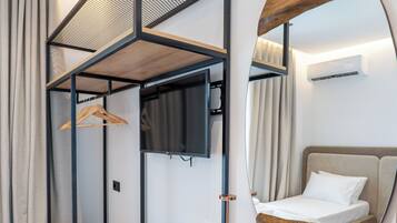 Quarto casal clássico, sacada, vista para a praia | Wi-Fi de cortesia