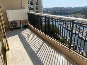 A balcony with a view of a marina, a Samsung air conditioner, and a tiled floor. - Cannes Marina Studio with Harbor View, Pool (Mandelieu-la-Napoule)