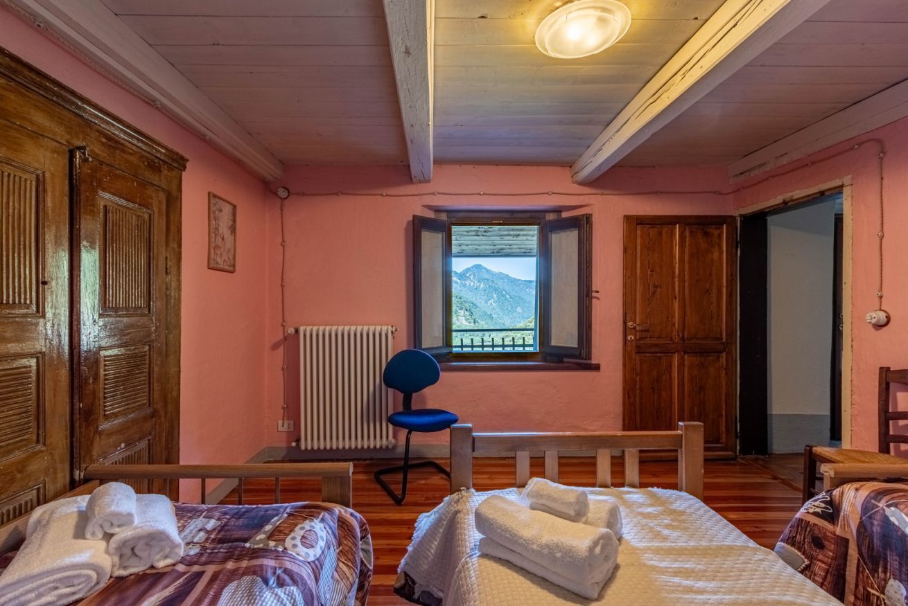 4 bedrooms, iron/ironing board