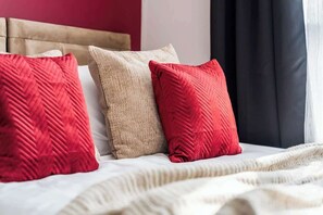 Room - Stylish Double Bed Studio + Parking | Coventry CV2 (Coventry)