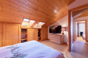 4 habitaciones, tabla de planchar con plancha, wifi y ropa de cama 