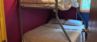 Peaceful 3-bedroom cabin in quaint Hillsgrove perfect for relaxing getaway