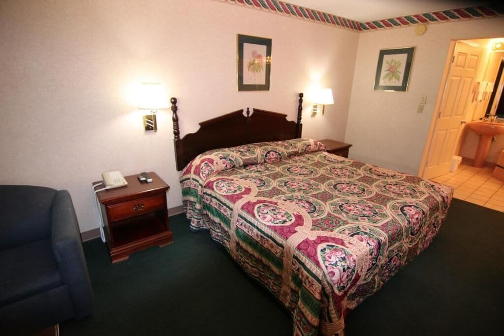 Iron/ironing board, WiFi (free)