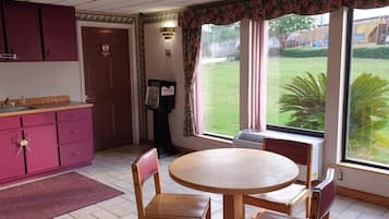 Single Room | Dining