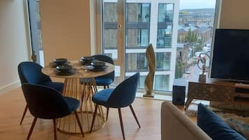 Apartamento, 1 habitación, accesible para personas con discapacidad, balcón | Comedor