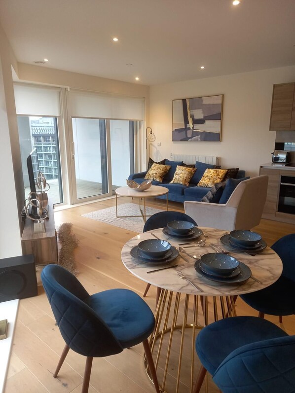 Apartment, 1 Bedroom, Accessible, Balcony | Dining room - Charming 1-bedroom Apartment With City View in Central London (London)