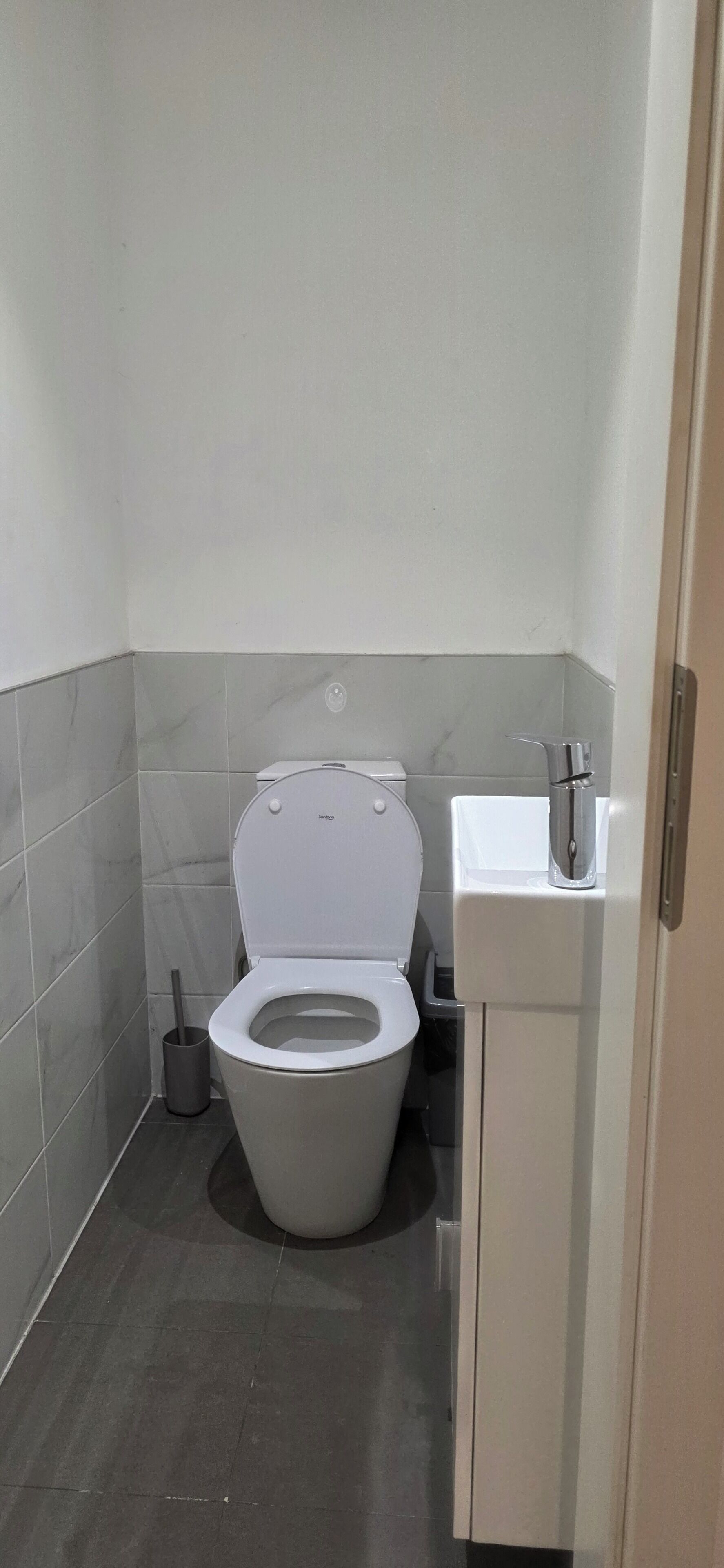 Classic Room | Bathroom | Shower, towels, toilet paper